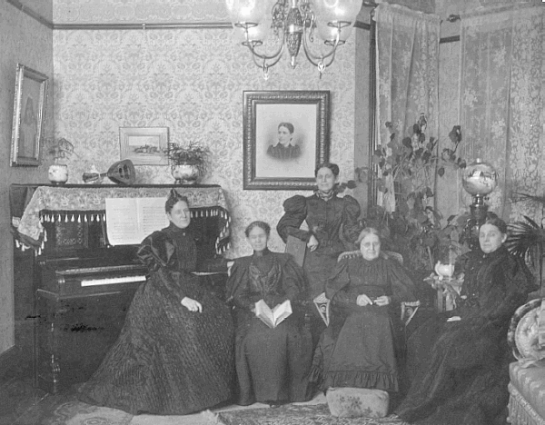 HOSSACK WOMEN MOURNING BELLE